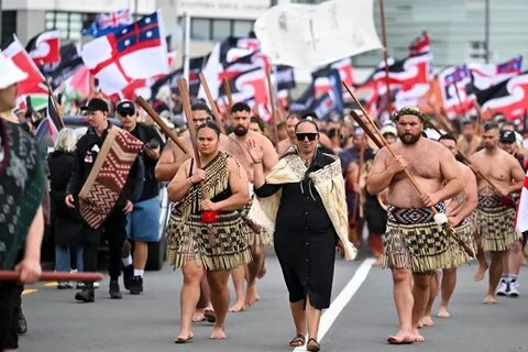 https://www.mn.ru/smart/tysyachi-maori-proshlis-marshem-po-novoj-zelandii-protiv-chego-tanczuyut-i-poyut-korennye-zhiteli-strany