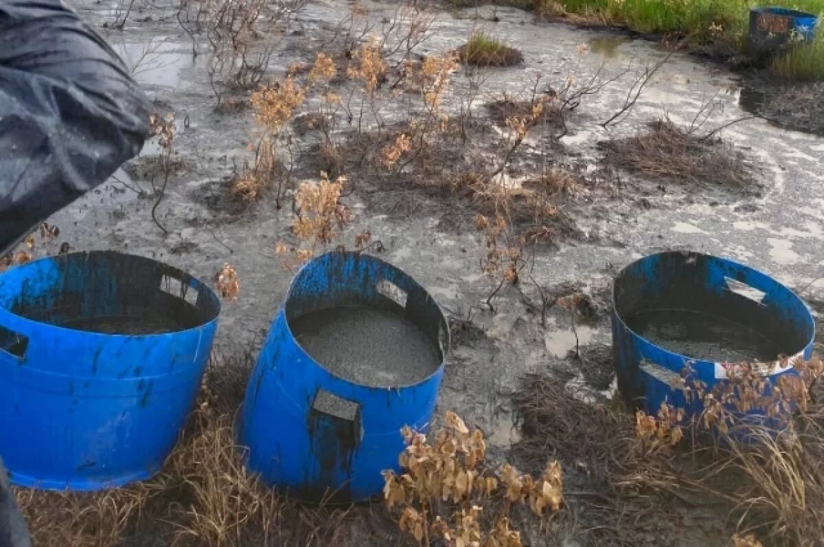    В Самарской области перевернулся тягач, разливший нефть на трассе