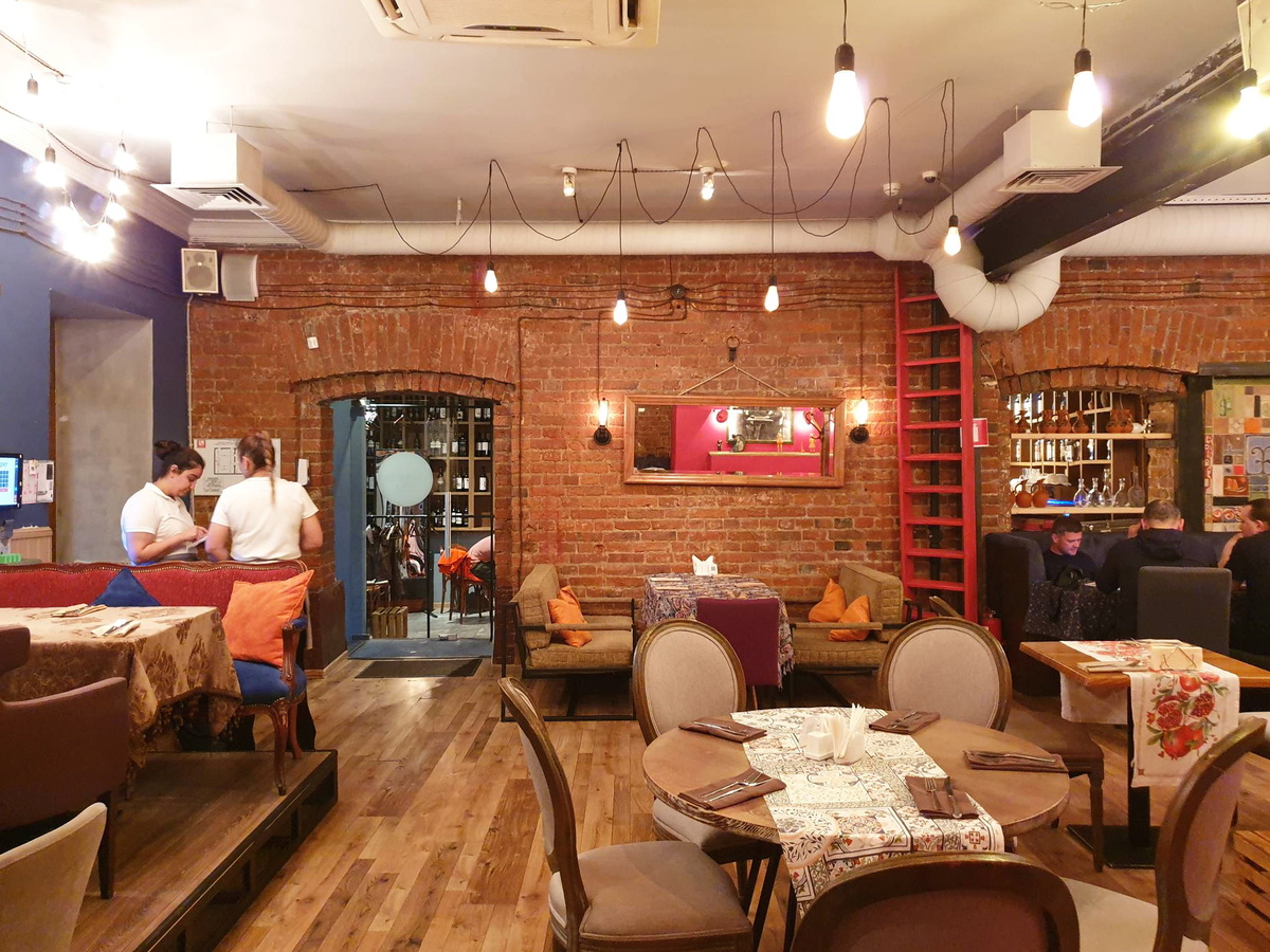 Общий вид зала ресторана "100 хинкали"