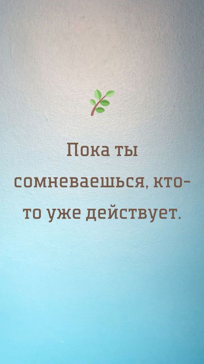 🎯 Тайны Коопераций: Когда Творцы Объединяются!

✨ Представьте себе мир, где каждый человек способен стать частью чего-то большего, создавать ценности вместе с единомышленниками! Именно такую возможность даёт кооператив — сообщество творческих душ, объединённых идеей совместного труда ради общего блага.

🌿 Что же такое кооператив?
Это уникальная структура, рождённая желанием достичь невозможного сообща. Здесь каждый участник делится ресурсами, знаниями и энергией, создавая продуктивные сообщества. Цель проста: удовлетворить потребности всех членов коллектива через совместные усилия.

⚙️ Какие бывают формы кооперации?

- Творческий союз: Это производственные кооперативы, создающие товары своими руками. Вспомним крестьянские артели прошлого века — хлебопёков, кузнецов, рыбаков... Сегодня такие коллективы встречаются среди фермерских хозяйств, ремесленных мастерских и даже стартап-команд!

- Финансовое братство: Так называют кредитные кооперативы, поддерживающие предпринимателей деньгами, предоставляя кредиты своим участникам. История учит нас: именно такая взаимопомощь спасала небольшие бизнесы во времена кризисов и трудностей.

- Дом мечты: Этот вариант знаком многим россиянам — жилищные кооперативы строят дома для своих членов, обеспечивая жильём тех, кому трудно приобрести недвижимость самостоятельно.

- Закупочный клуб: Наконец, потребительские кооперативы помогают экономить деньги на покупке продуктов питания и товаров повседневного спроса крупными партиями по сниженным ценам.

📝 Какой секрет скрывают успешные кооперативы?
Они работают потому, что верят в силу сотрудничества и взаимовыручки. Но самое важное — чёткое понимание целей каждого участника и доверие друг другу.

😉 Кстати, знаете ли вы, что первый известный кредитный кооператив появился ещё в XIX веке благодаря немецкому банкиру Герману Шульце-Деличу? А вот российский пример: первые колхозы стали мощным двигателем экономики страны в середине XX столетия.