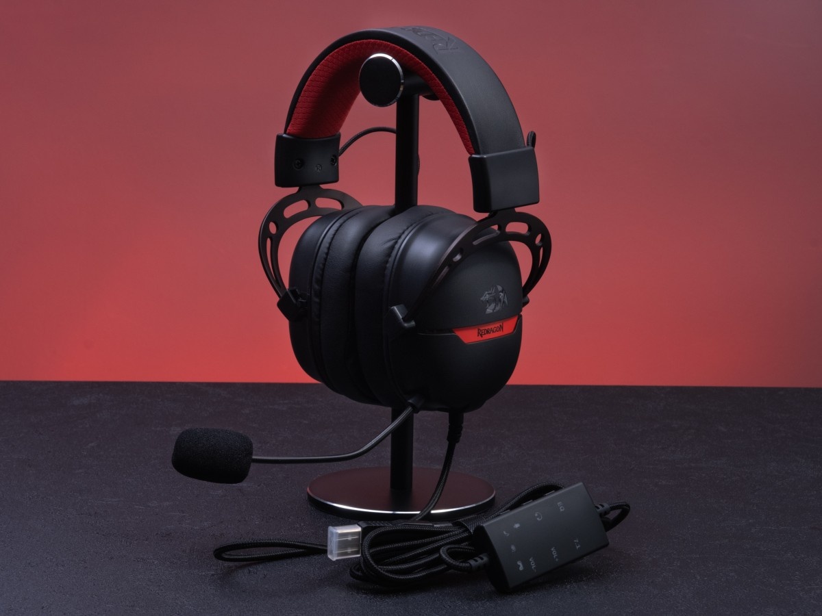    Ушки на макушке: как гарнитура Redragon Aurora поможет побеждать в играх?