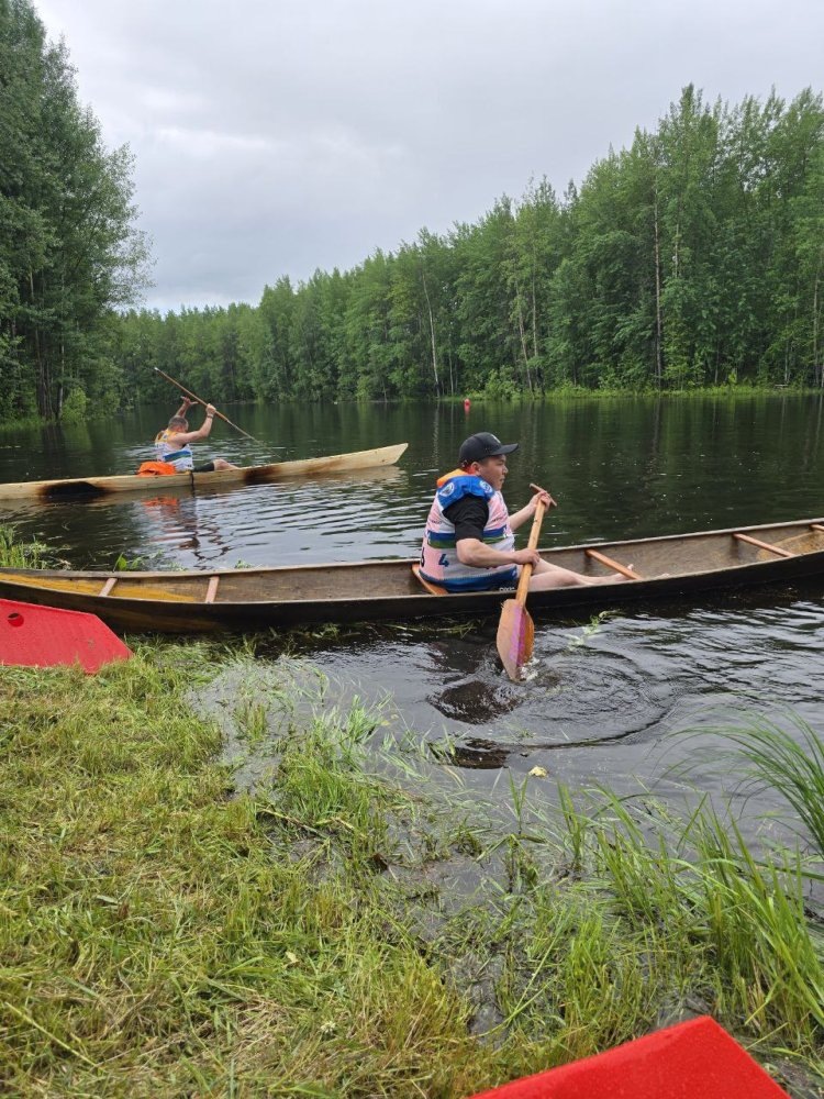    Нефтеюганский район вновь принял соревнования по гребле на обласах на базе туризма и отдыха «Сказка»