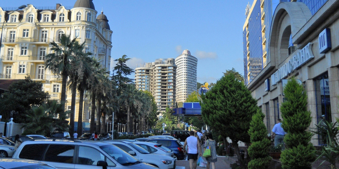 «Отдыхаешь в Сочи — выживай»: туристы описали запредельные цены на родных курортах