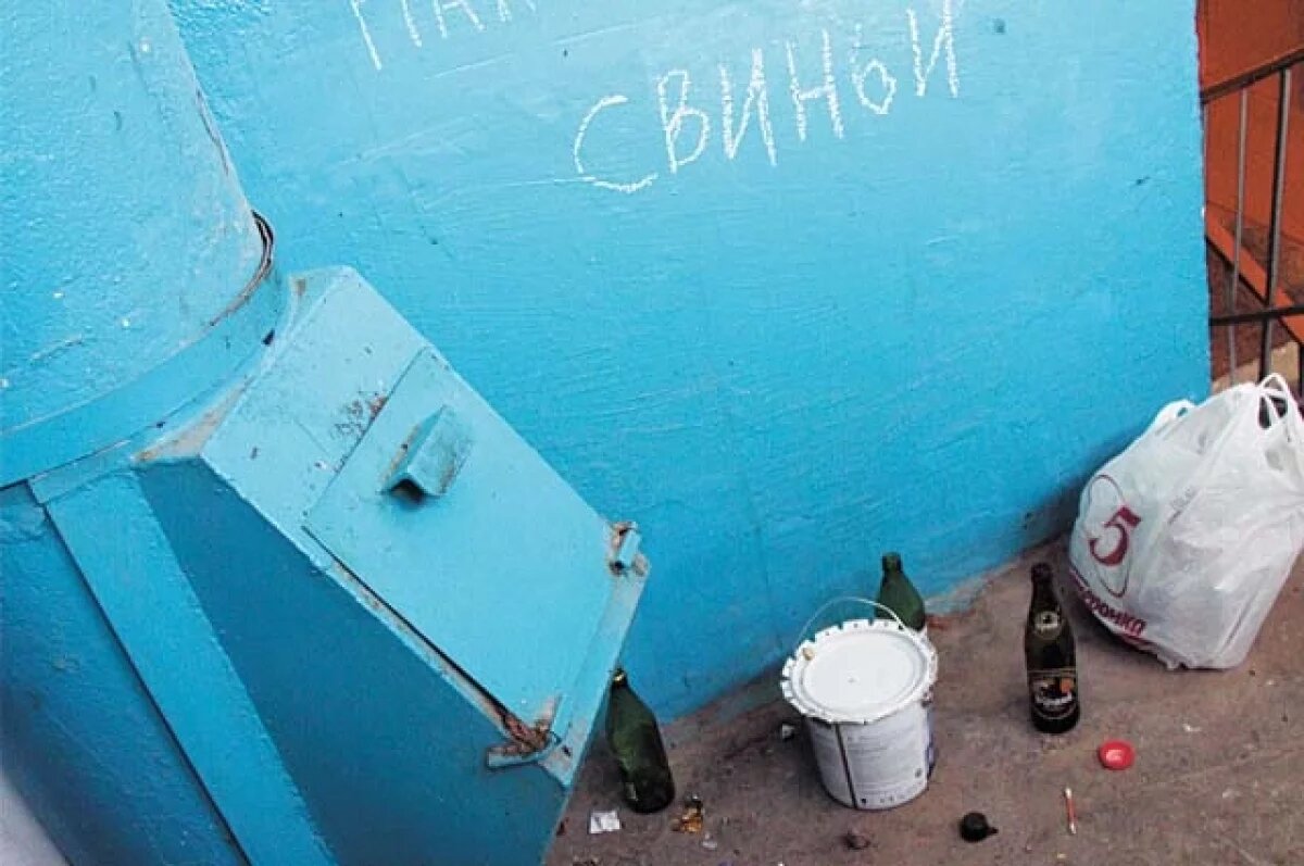    В Волгодонске мужчина пытался убить знакомую, сбросив её в мусоропровод