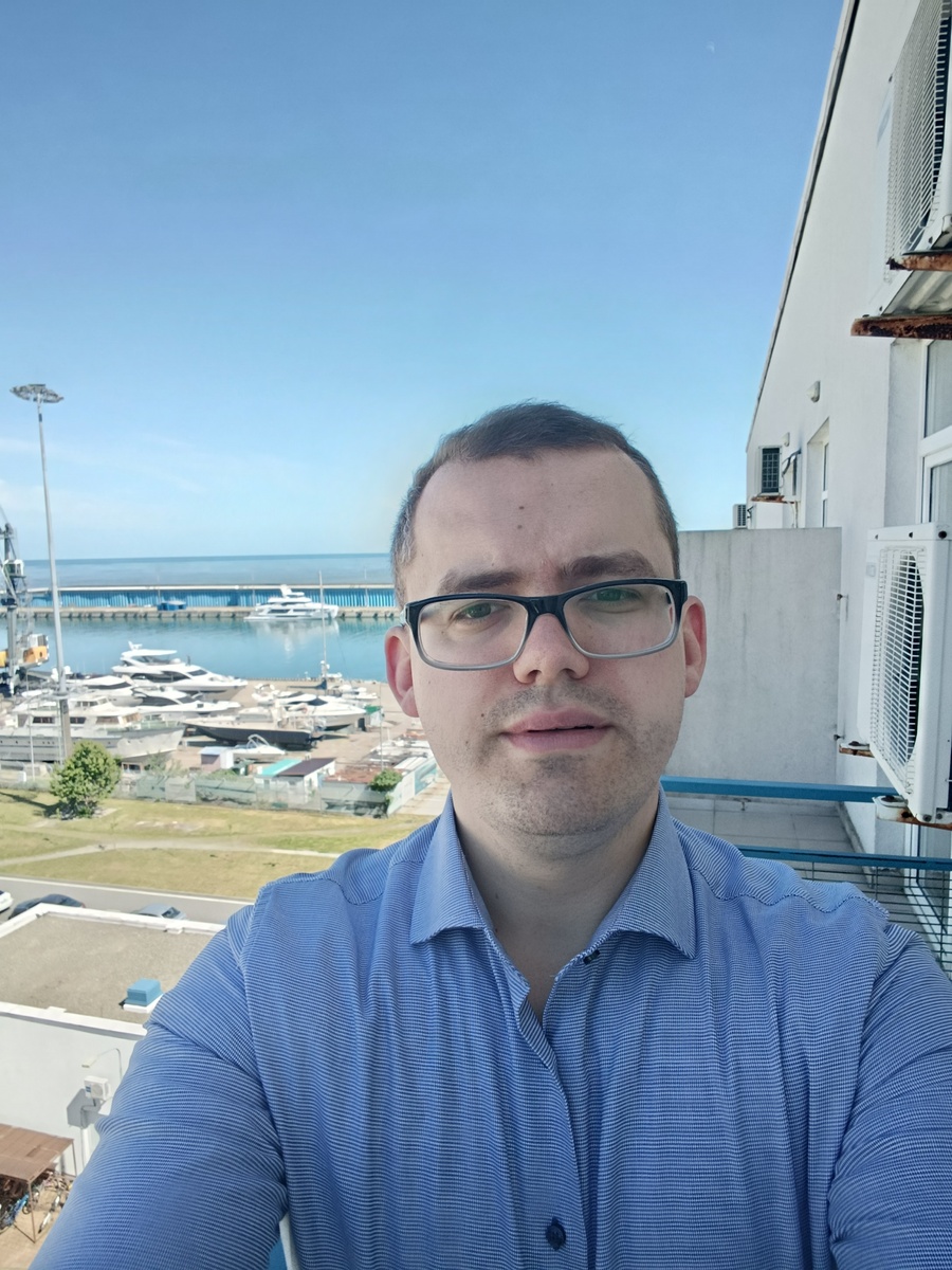 Турист добрашийся до вида моря