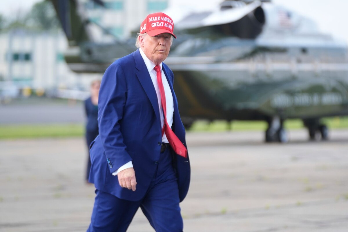 Трамп обеспокоился словами Медведева о передаче Ирану ядерного боекомплекта