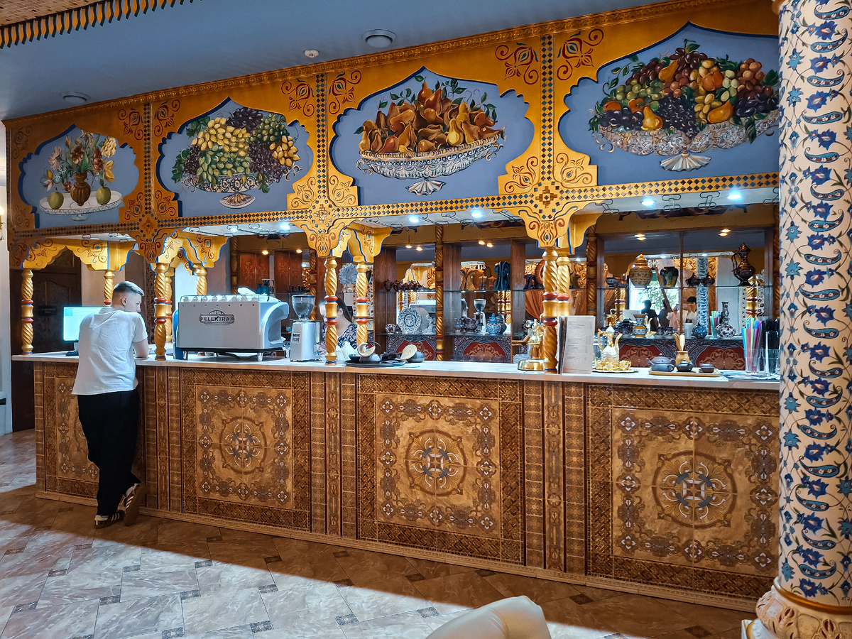 Можно заказать напитки или чай