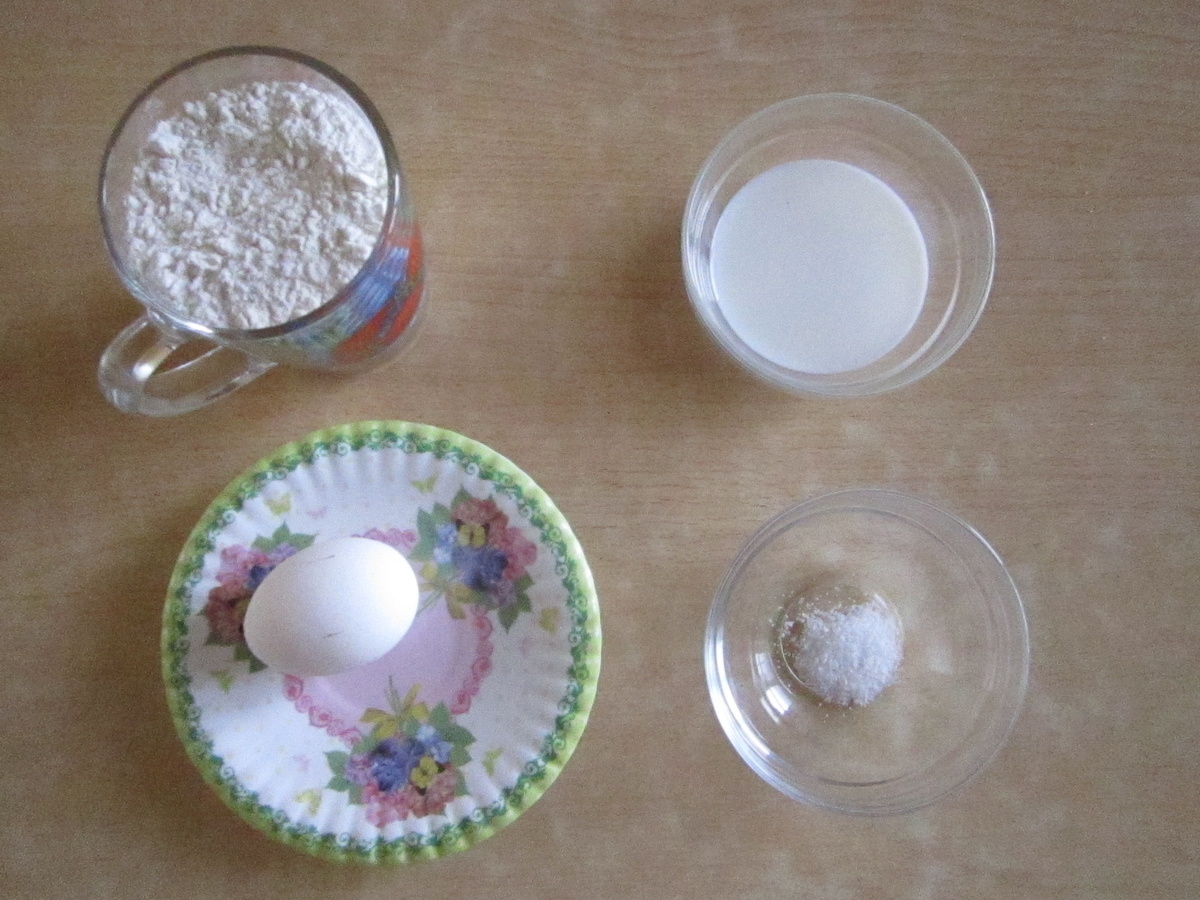 Суп с галушками. Шаг 1. Фото: канал Три рецепта.