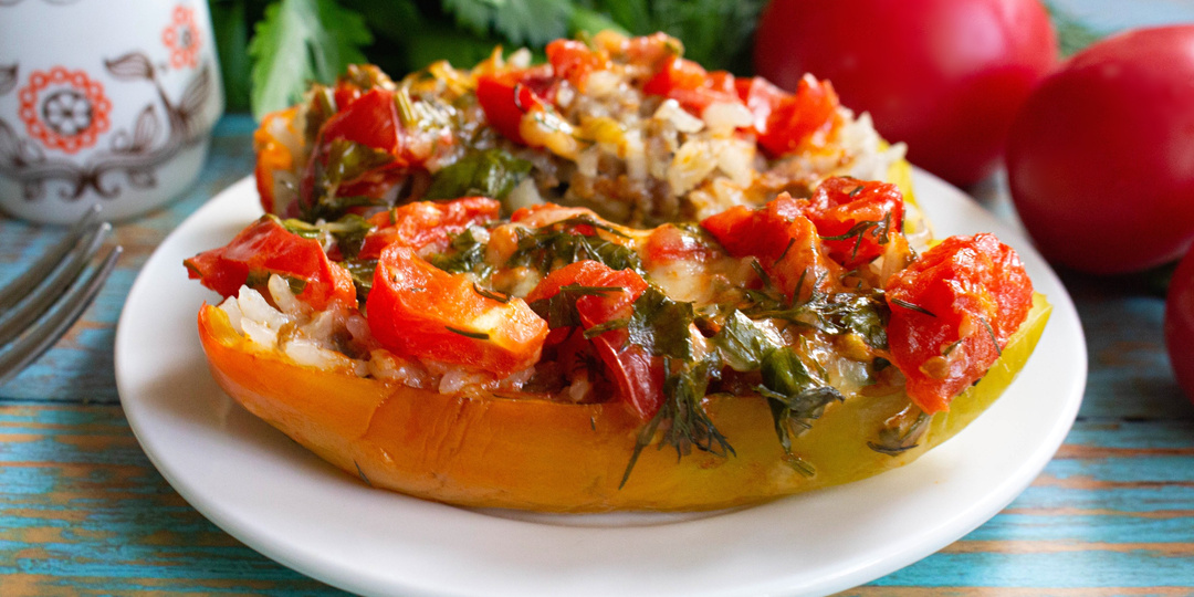 Фаршированные перцы половинками под шубкой в духовке