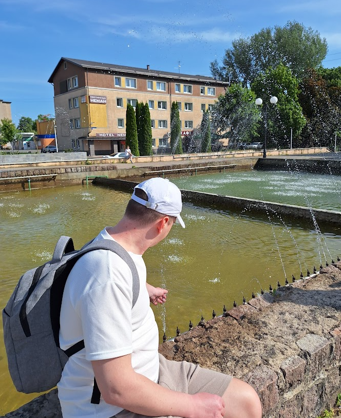 Едва работающий фонтан