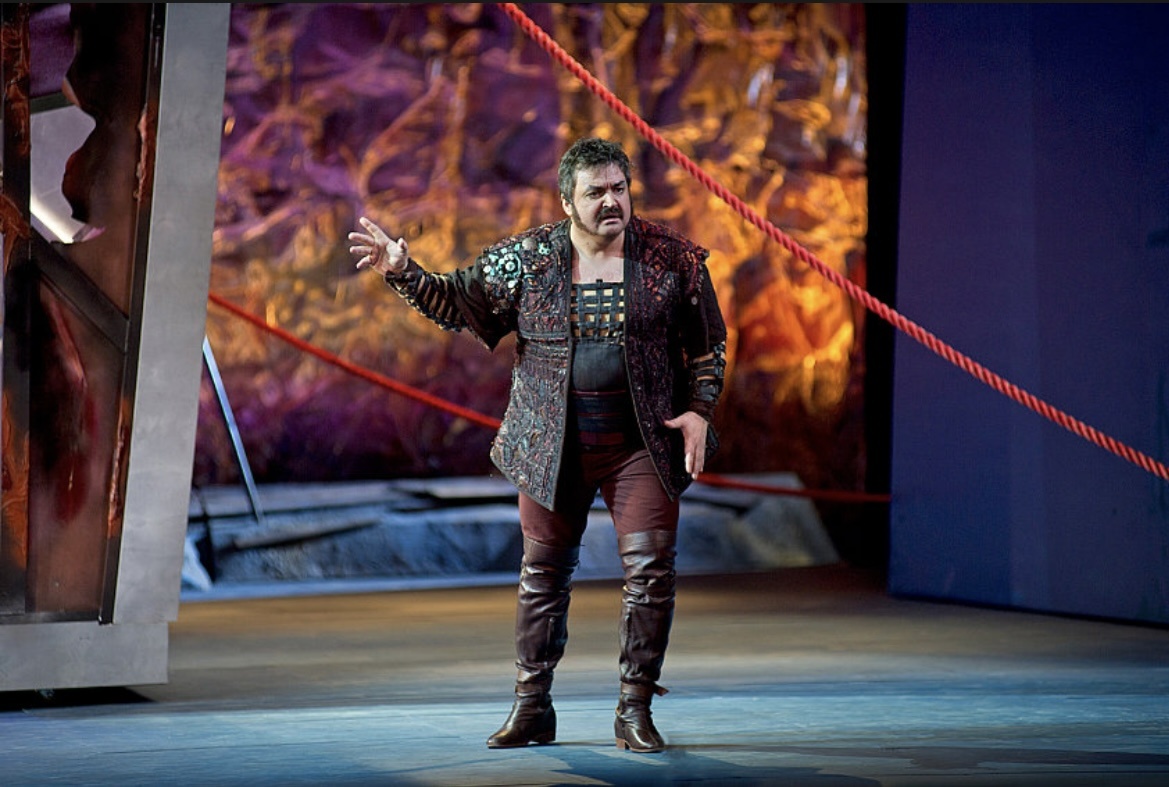 Манрико (Михаил Губский), фото с официального сайта «Новой оперы»