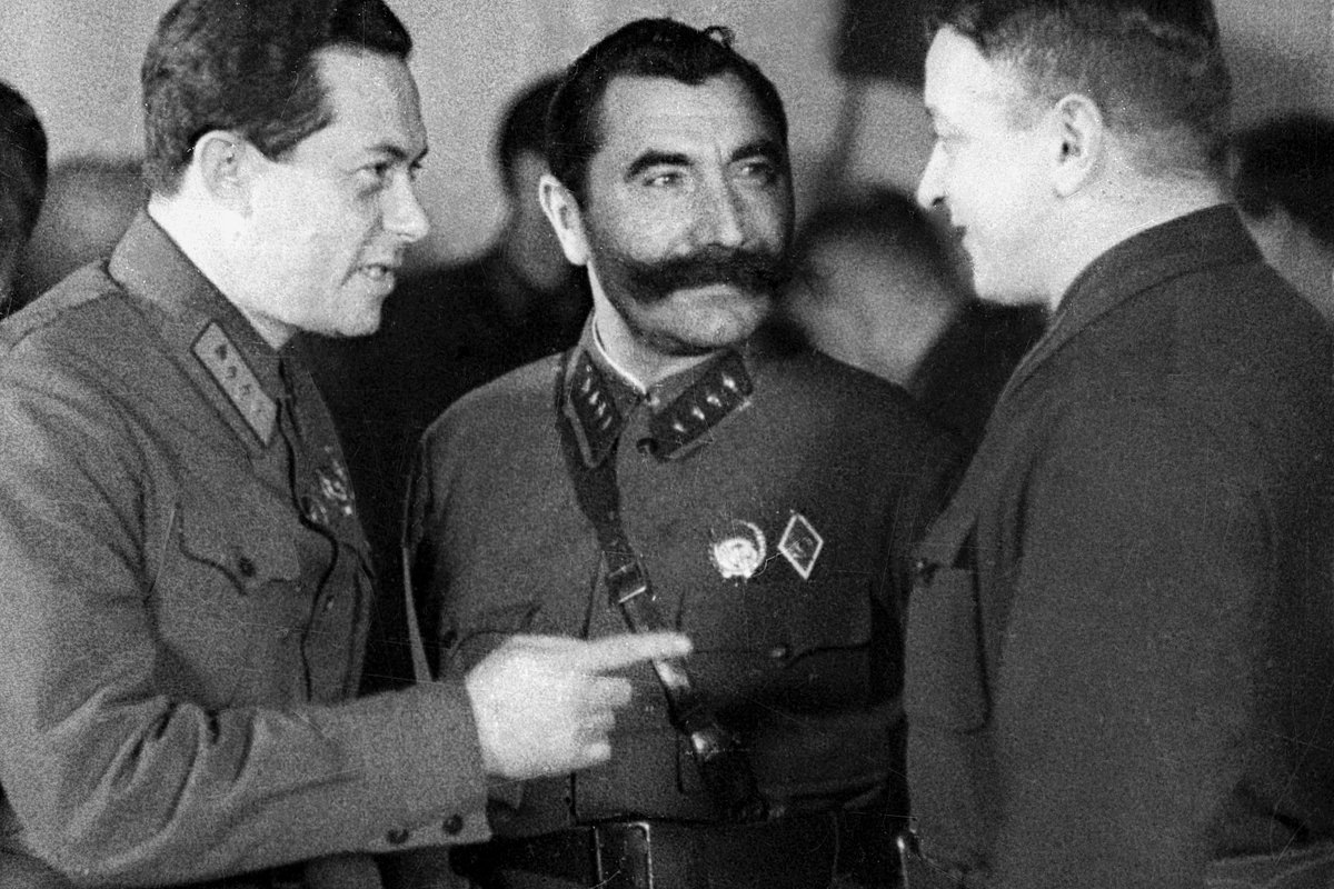 Иона Якир с Семёном Будённым и Михаилом Тухачевским.