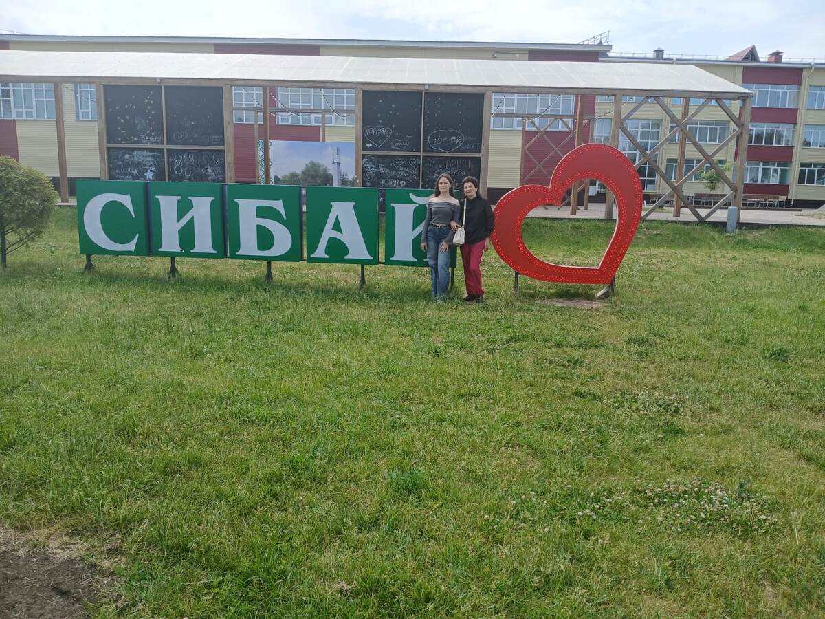 На фото мама с дочкой.