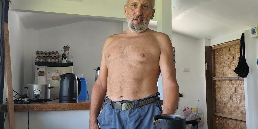 Батю все бесит, он хочет все бросить и уехать, но боится