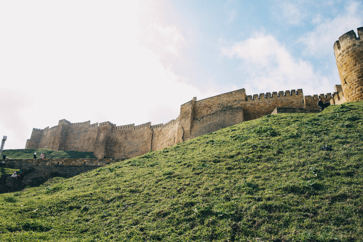 Крепость входит в список всемирного наследия ЮНЕСКО. Это визитная карточка не только Дербента, но и всего Кавказа. Фото: Shutterstock