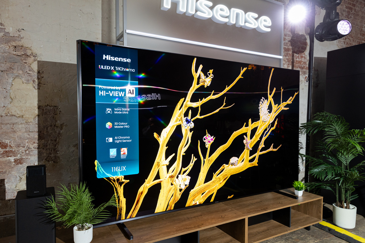    Hisense 116UXQ