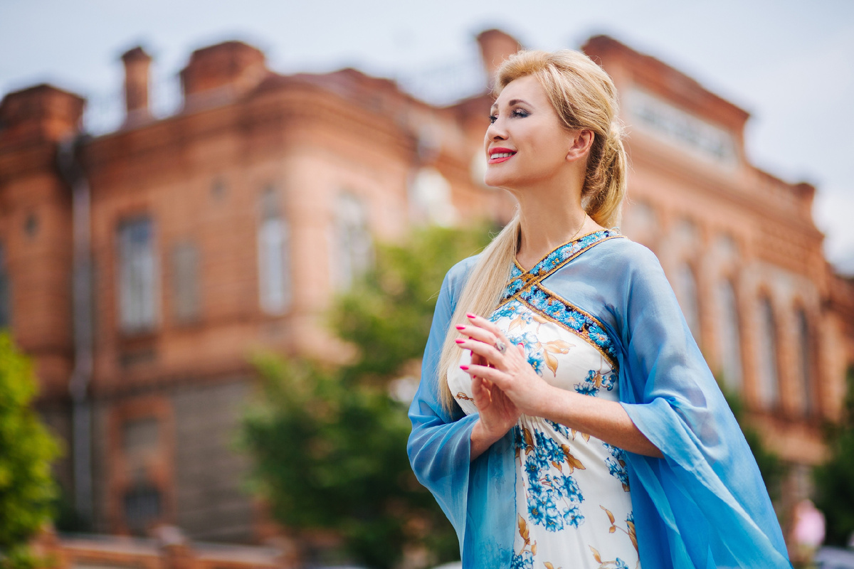 Певица Вика Цыганова - человек с твёрдой гражданской позицией. Фото Яндекс.Картинки. 
