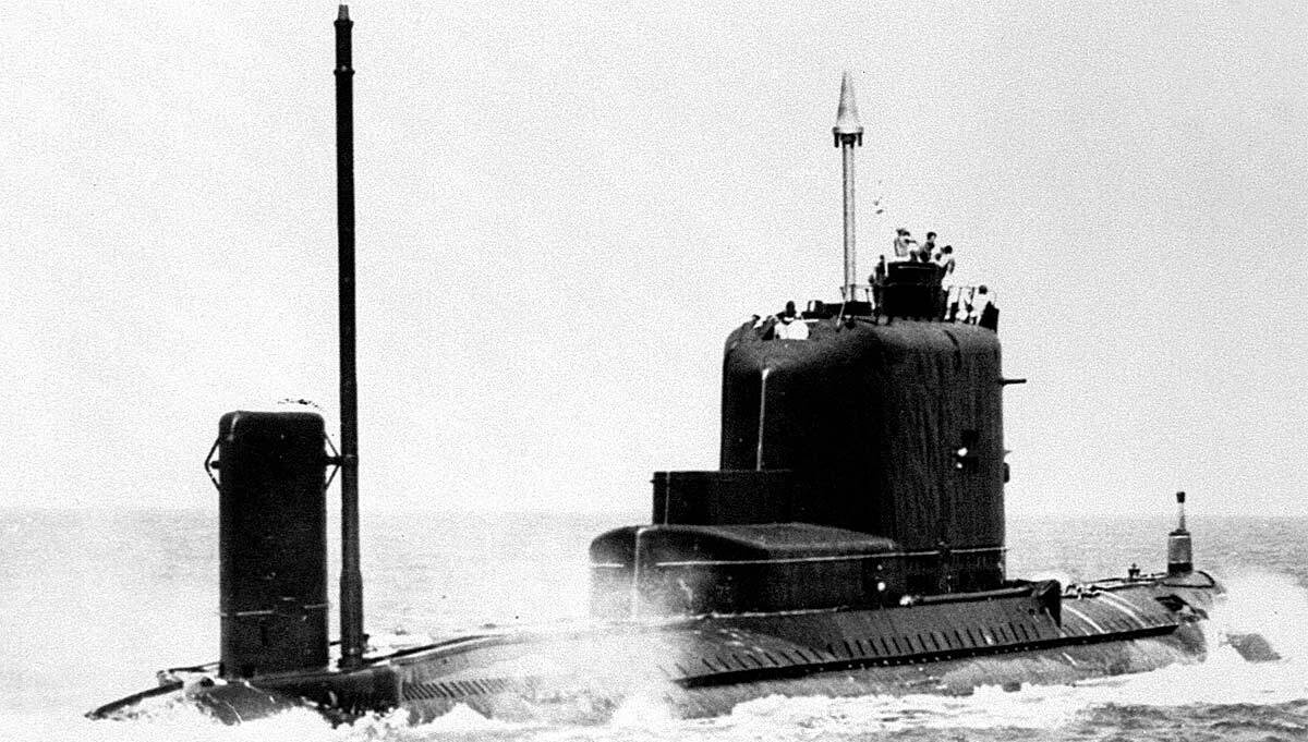 Подводная лодка БС-107 проекта 629Р. После переоборудования в подлодку-ретранслятор служила на Северном флоте