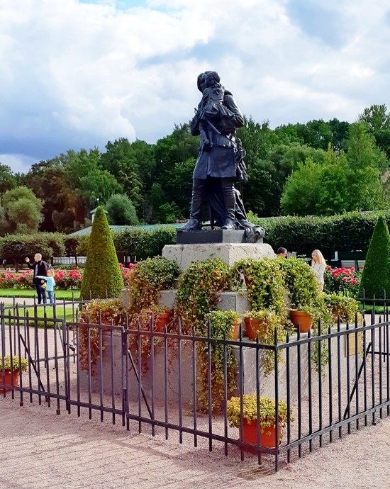 Памятник Петру 1 на территории бывшей Купеческой гавани /фото из личного архива, 2023/