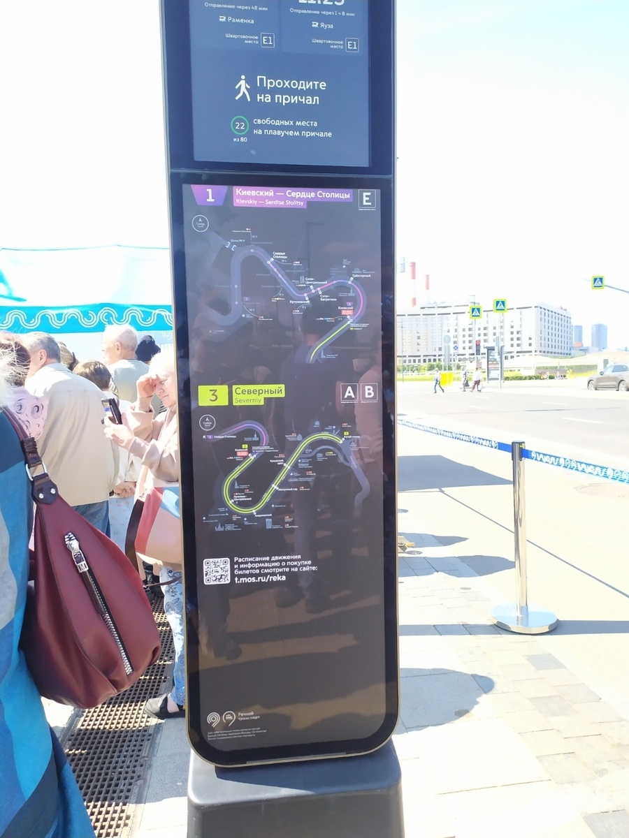 Всё красиво: интервалы, несколько остановок, но на воде