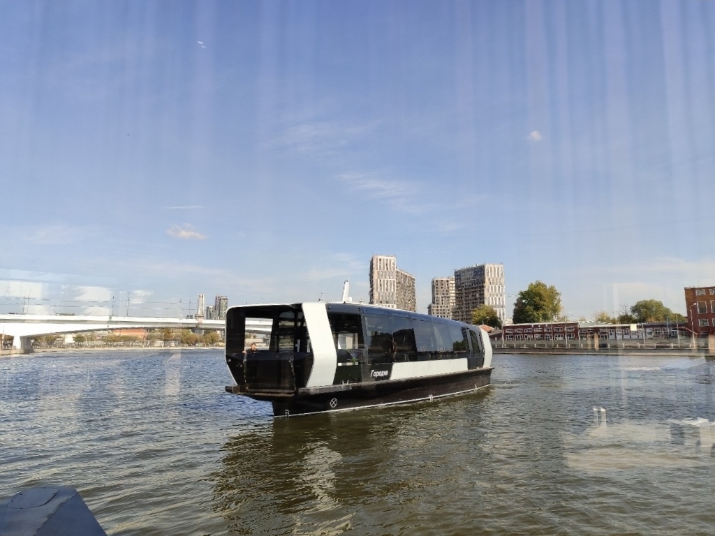 Аквабус... Красивый ли? Спорный момент, но по крайней мере выглядит футуристично