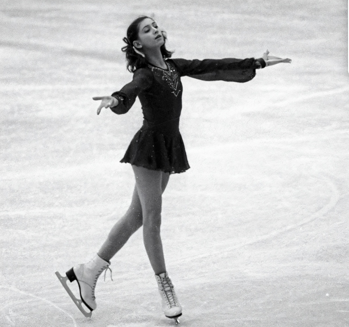 Елена Водорезова со своими знаменитыми двумя хвостиками.