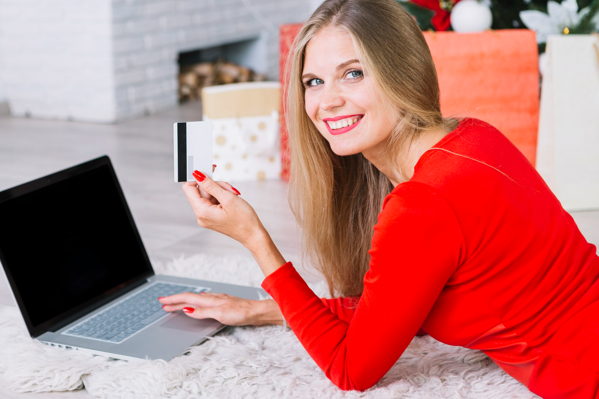 https://ru.freepik.com/free-photo/smiling-lady-with-laptop-plastic-card-bed_3217075.htm#fromView=search&page=1&position=3&uuid=e46344d7-1d18-40a1-ad48-30998552a099&query=покупки+в+интернете