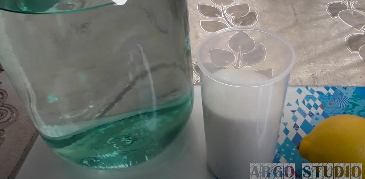 Ингредиенты: вода и сахар ->