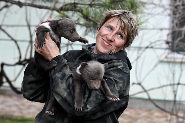    Сотрудница сафари-парка «Тайган» Леокадия Перевалова / РИА «Новости»