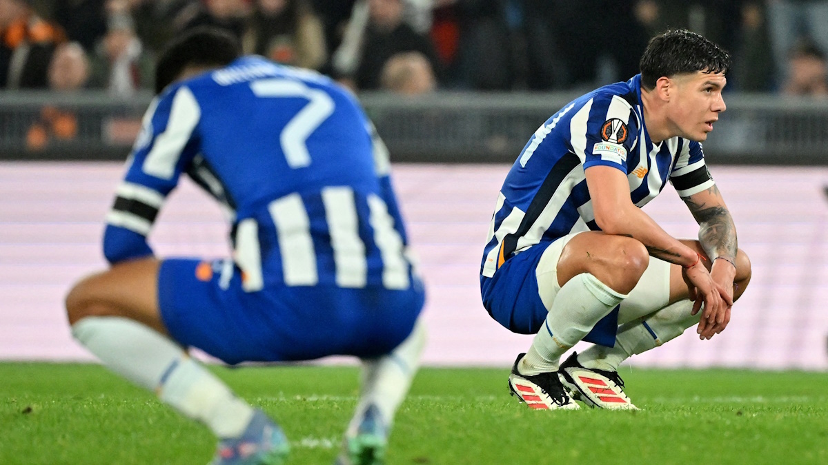    "Порту" побеждал Месси и компанию, но быстро пропустил два гола. Фото: REUTERS