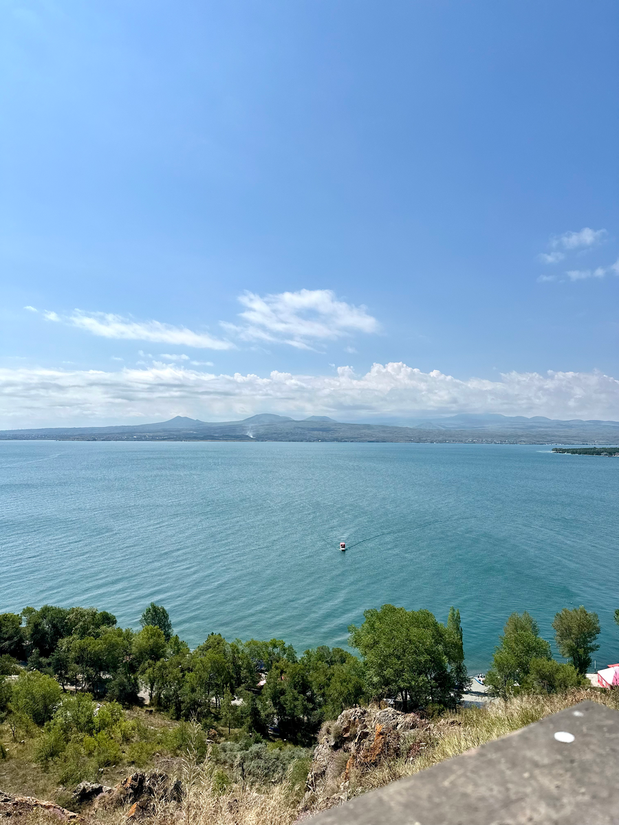 Озеро Севан. Фото из личного архива. 