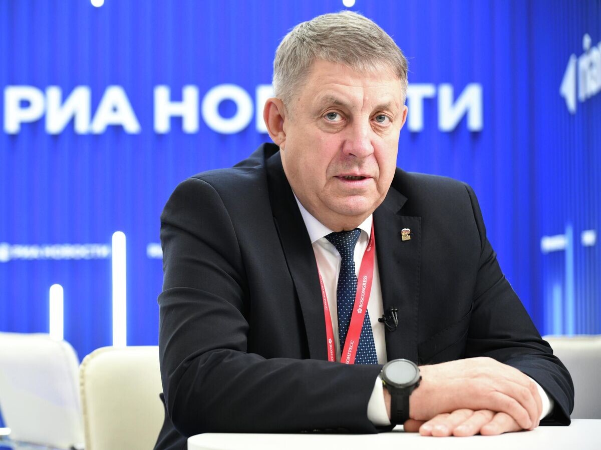    Губернатор Брянской области Александр Богомаз на ПМЭФ-2025© РИА Новости / Владимир Астапкович