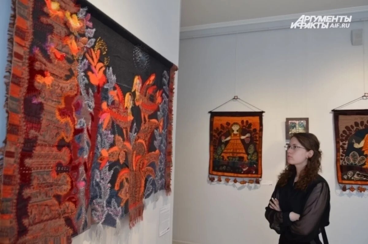    Полотна Алевтины — яркие, самобытные, с этническими оттенками.