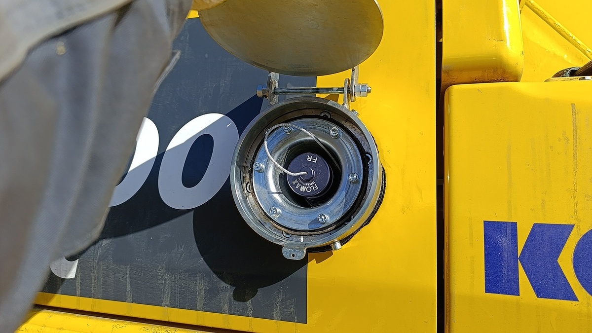 Республика Бурятия. Монтаж системы быстрой заправки на Komatsu PC 500.