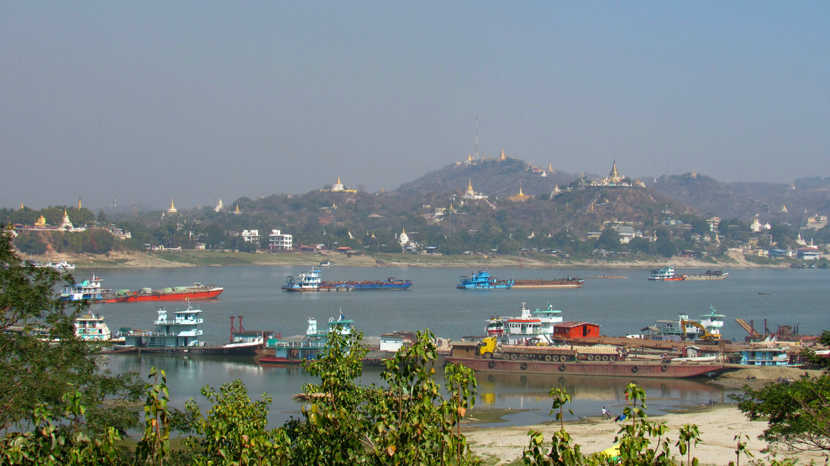 Храм на храме, храмом погоняет. В Мьянме их тысячи