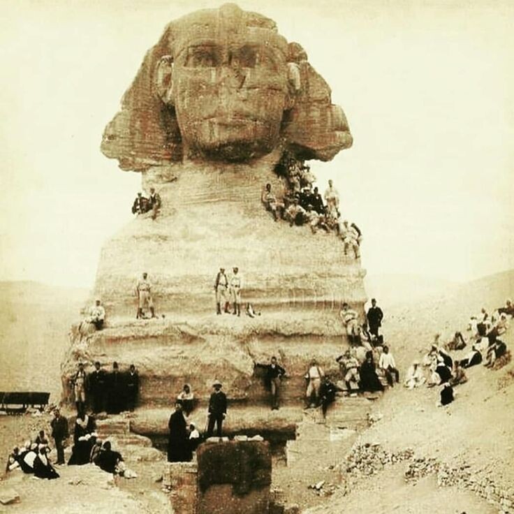 Туристы возле Сфинкса. Окрестности Каира. Египет. Османская империя. 1889 год.