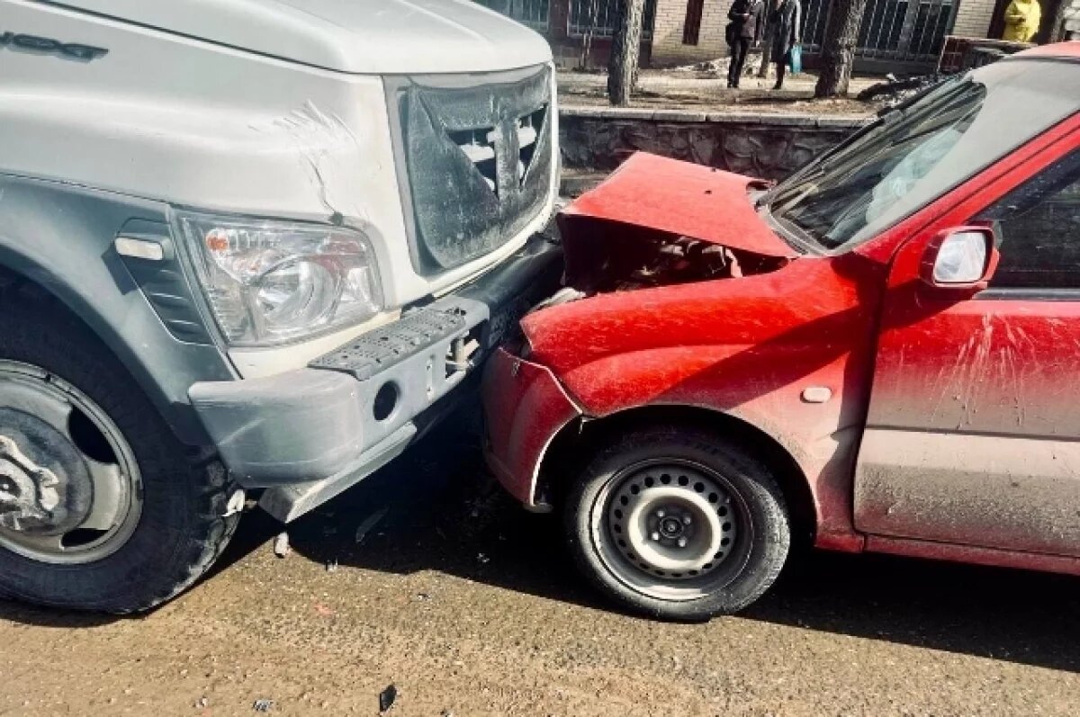    В Хабаровске наркоман за рулём врезался в служебный грузовик