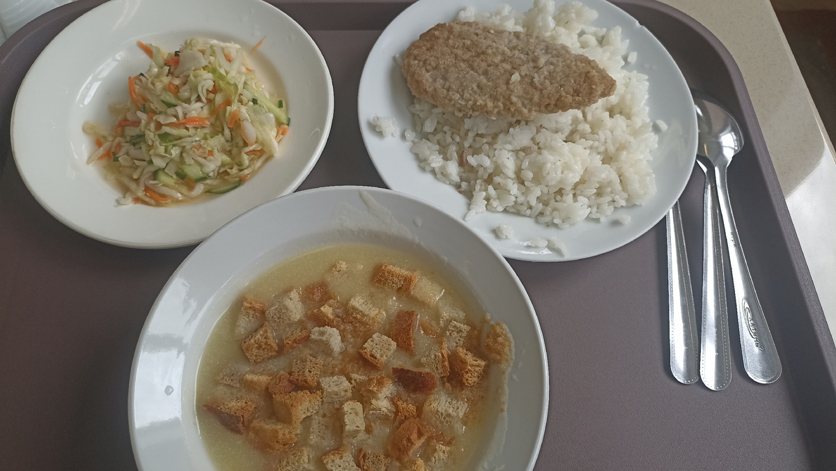 Обед в столовой