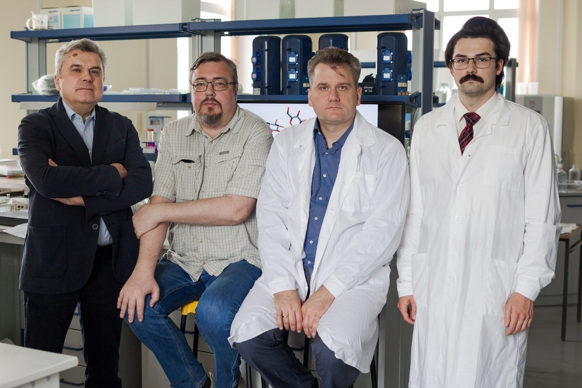 Соавторы исследования из ИОХ РАН. Слева направо: член-корреспондент РАН Н.Э. Нифантьев, кандидат химических наук А.Г. Гербст, доктор химических наук В.Б. Крылов, студент А.Н. Кузнецов. Источник: Николай Нифантьев