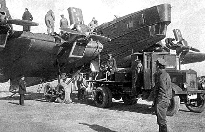 Заправка ТБ-3./ Фото: uncle-vova.com