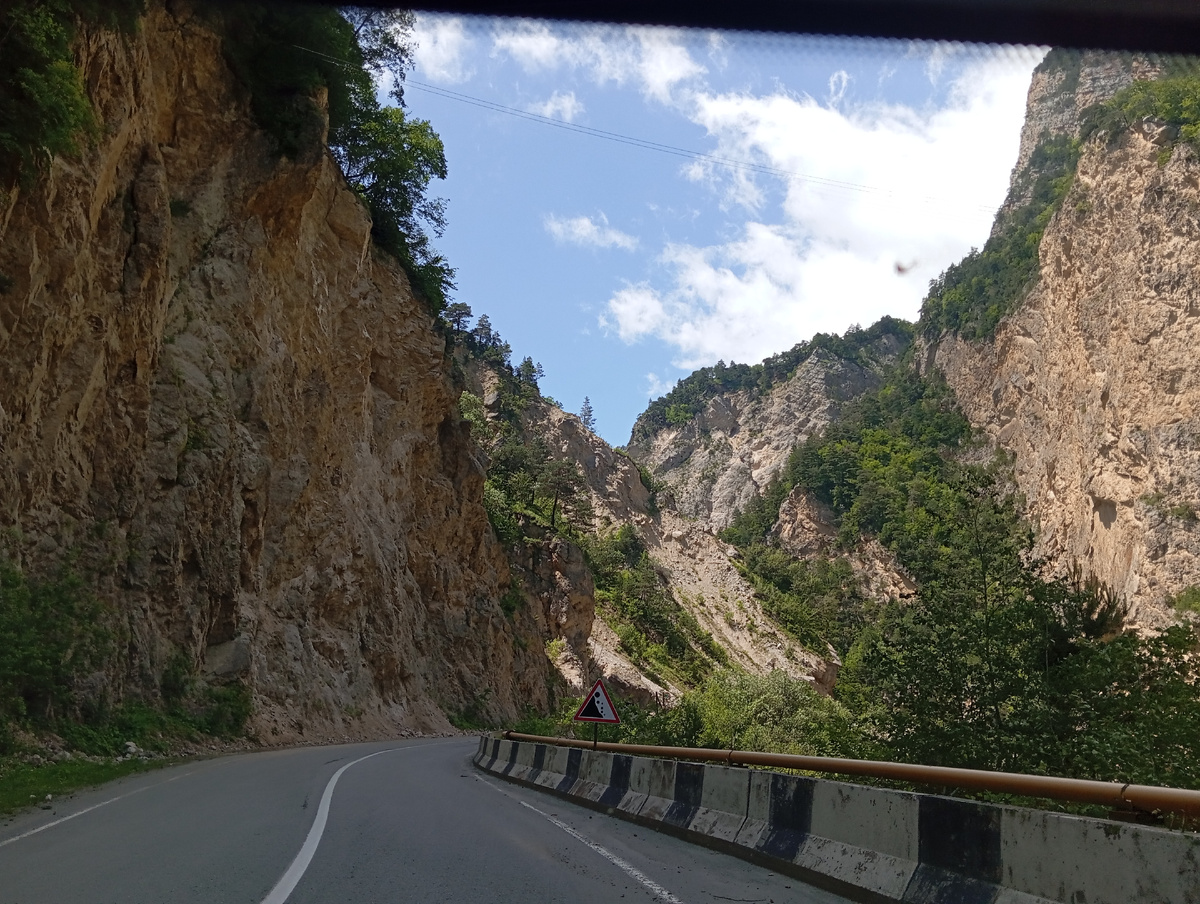 А вот и предгорье.. 