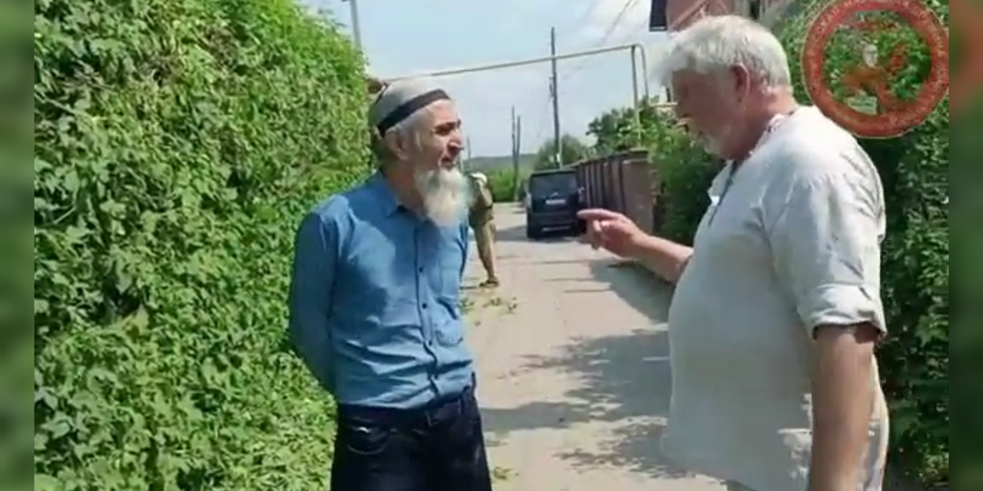 «Тебя пустили сюда добрые русские люди, чтобы вы могли себя прокормить»: мужчина объяснил таджику, как он должен себя вести в России