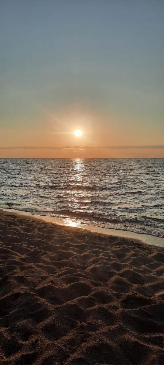 Белое озеро на закате...Наше карманное море))