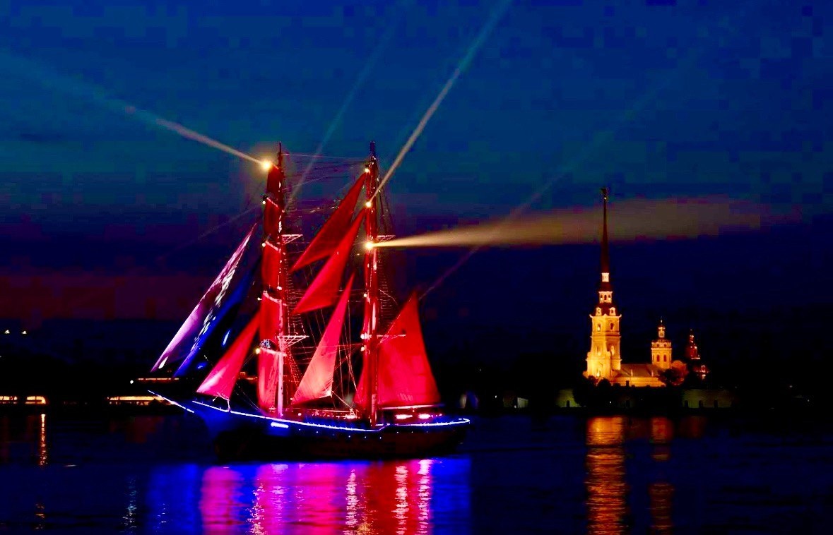 Алые паруса с репетиции 2025. Вид с Дворцовой набережной