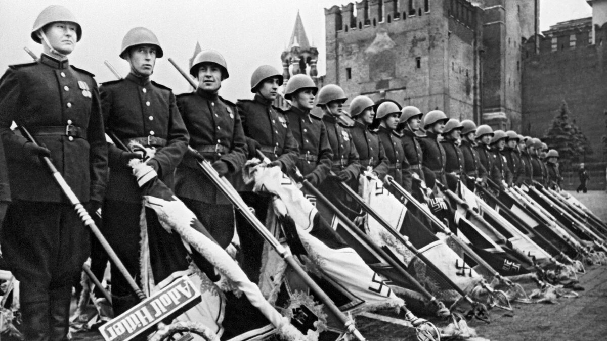 Парад Победы 24 июня 1945 года на Красной площади в Москве.
© Sputnik / РИА Новости