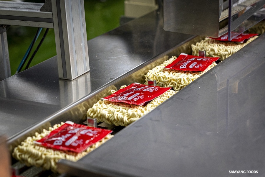 Производство лапши Buldak на заводе Samyang