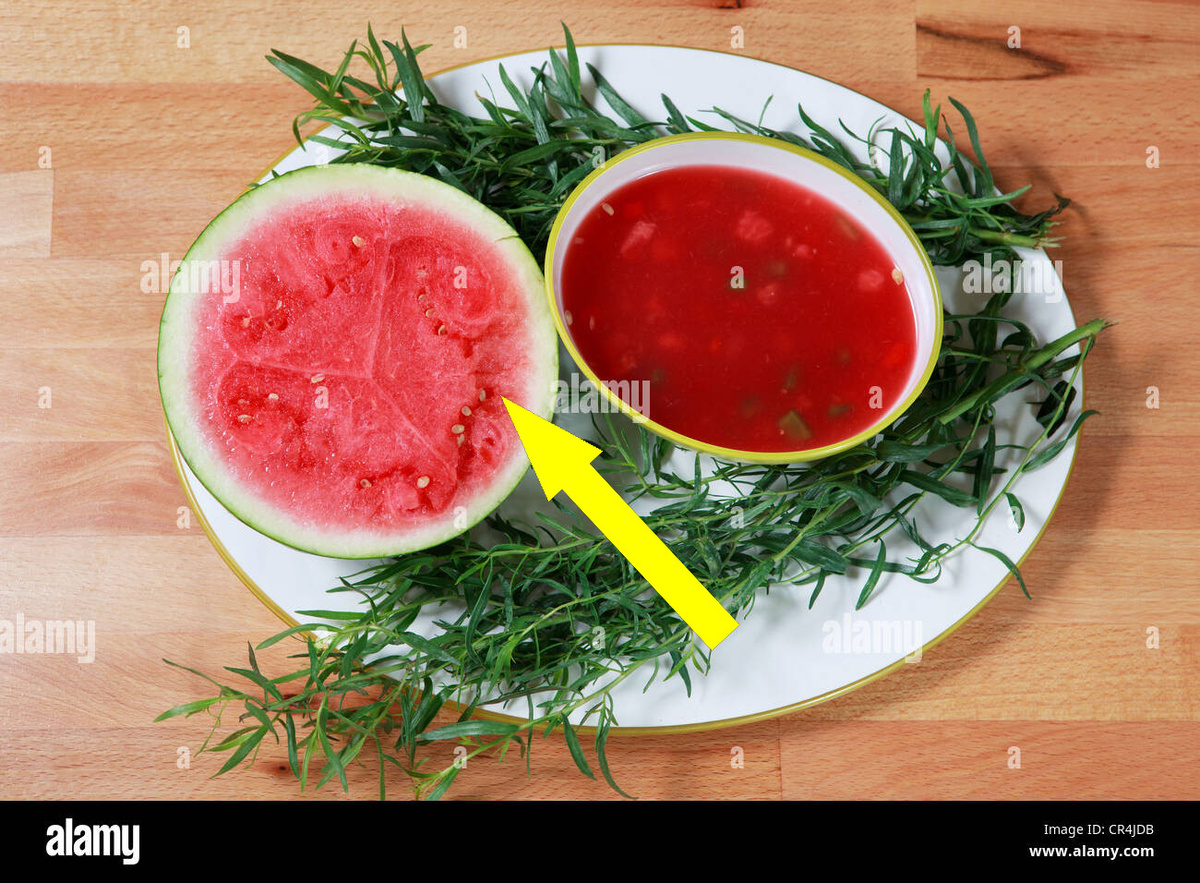    Холодный суп из арбуза и феты взорвал мой кулинарный блог