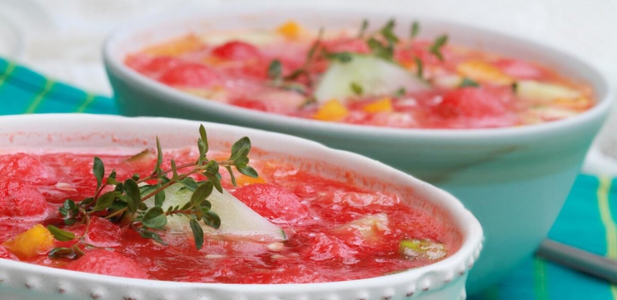    Холодный суп из арбуза и феты взорвал мой кулинарный блог