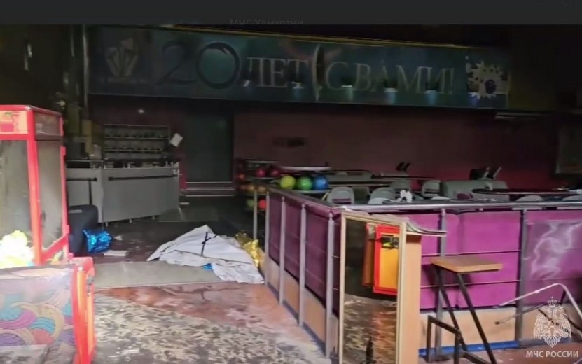    Развлекательный центр с боулингом загорелся в Глазове