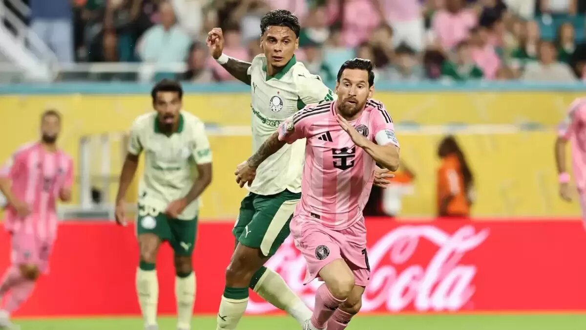 На фото Reuters Ричард Риос и Лионель Месси. Сегодня аргентинцу исполнилось 38 лет.